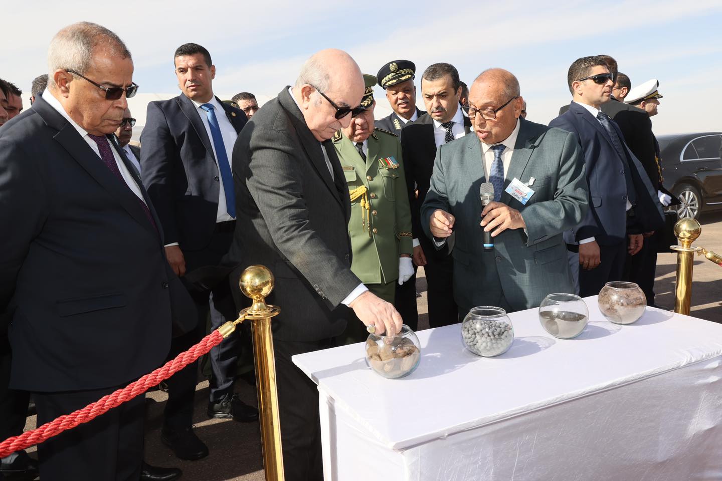 You are currently viewing Tebboune inaugure la ligne ferroviaire Béchar-Gara Djebilet : un projet pharaonique de 950 km pour booster l&rsquo;économie algérienne